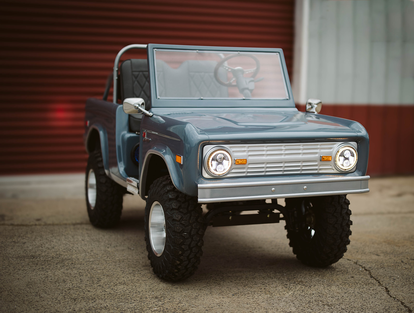 Retro Ride 4-Passenger, driver-side front 3/4 view